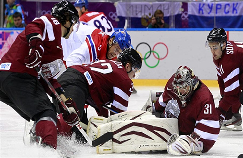 Хоккей. Чехия уверенно побеждает латвийцев Чехи набирают первые три очка на ОИ в Сочи, обыграв сборную Латвии.