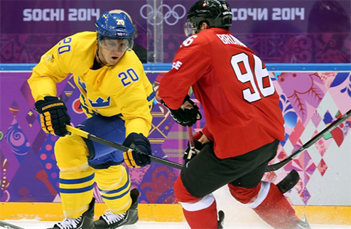 Хоккей. Шведы добывают вторую победу кряду На этот раз Швеция обыграла сборную Швейцарии благодаря единственной шайбе Альфредссона.