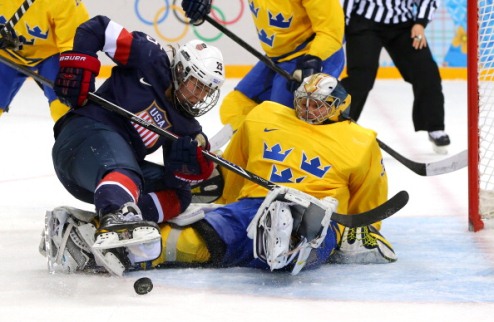 Хоккей. США — в финале женского турнира Американки не оставили шансов сборной Швеции в первом полуфинале дня. 