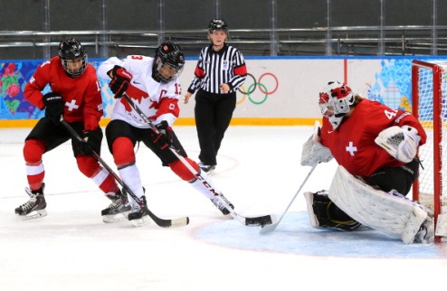 Хоккей. Канада обыгрывает Швейцарию и идет в финал Соперницами "кленовых" станут американки. 