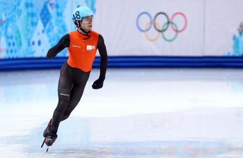 Шорт-трек. Очередной вылет Шарля Амлена Олимпийский чемпион Сочи в 1500 метров Шарль Амлен упал и не сумел преодолеть квалификационный барьер.