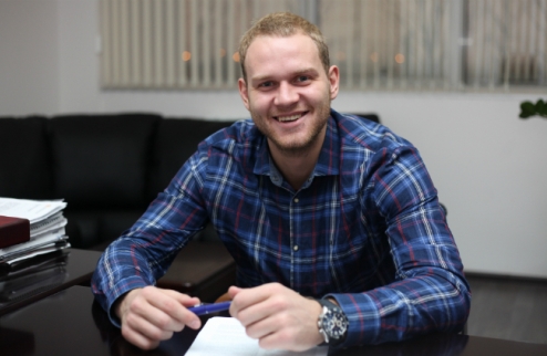 Понкрашов подписал контракт с Локомотивом Анонсированный ранее переход состоялся.