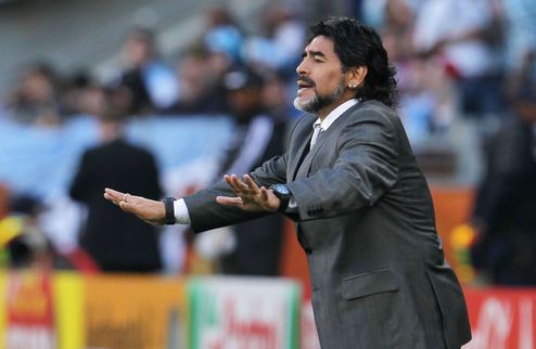 Марадона вернется на поле? Легендарный футболист может возобновить выступления в подвалах аргентинского футбола.