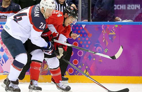 Хоккей. Канада выходит в финал Олимпийских Игр в Сочи Американцы не смогли пробиться в финал, и теперь сразятся за третье место с финнами.