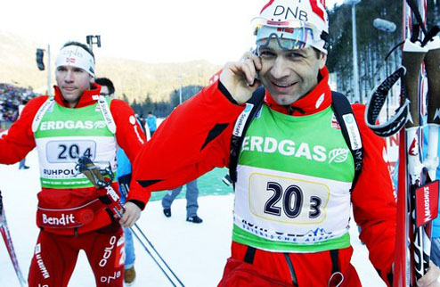 Биатлон. Бьорндален потерял "золотое" ружье По дороге из Сочи норвежский биатлонист объявил о пропаже винтовки, с которой он выиграл олимпийское золото.