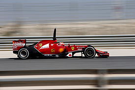 Формула-1. Райкконен сохраняет спокойствие Сегодня на тестах в Бахрейне финн проехал всего 54 круга, установив третье время дня, которое на 1,142 секунд...