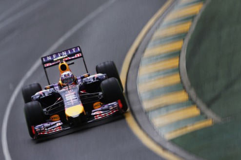 Формула-1. Риккьярдо: "Все прошло великолепно" Гонщик Ред Булла прокомментировал результат квалификации на Гран-при Австралии.