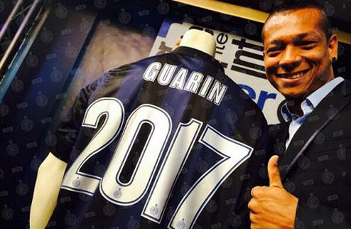 Официально: Гуарин продлил контракт с Интером Миланский клуб объявил о подписании нового контракта с колумбийским полузащитником.
