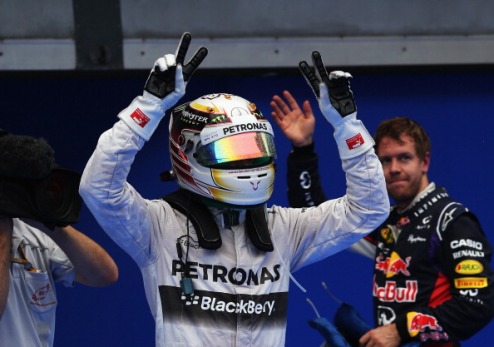 Формула-1. Хэмилтон: "Мы быстры, у нас отличная машина" Пилот Мерседеса прокомментировал итоги квалификации Гран-при Малайзии.
