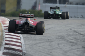 Формула-1. Райкконен обвиняет Магнуссена Кими Райкконен заявил, что контакт с Кевином Магнуссеном на втором круге испортил ему всю гонку в Малайзии.