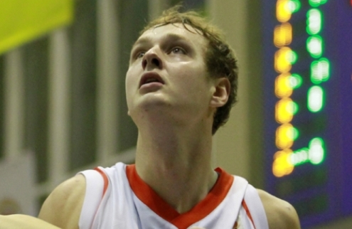 Аникиенко вернулся в Будивельник Центровой, проводивший сезон в Днепр-Азоте, поможет Будивельнику на финальном отрезке сезона. 