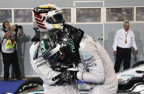 Формула-1. Хэмилтон: "Нико был очень быстр и наша дуэль вышла фантастической" Победитель гонки в Сахире поделился эмоциями после финиша.