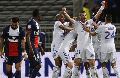 Лион бьет ПСЖ, Сент-Этьенн спасается в Реймсе Завершился 33 тур французской Лиги 1.