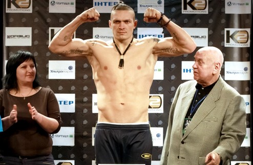 Усик будет боксировать против 32-летнего ганца Определился соперник украинца по третьем бою на профи-ринге.