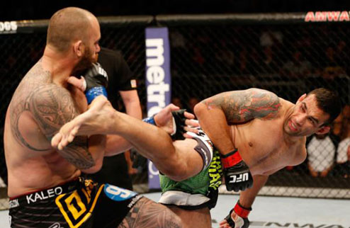 Веласкес сразится с Вердумом Бразилец стал официальным претендентом на чемпионский титул UFC.