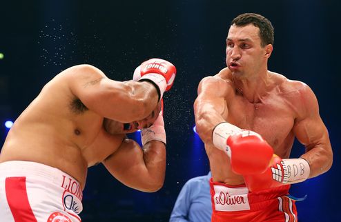 Владимир Кличко – Алекс Леапаи: статистика ударов Чемпион мира по версиям WBO/WBA/IBF/IBO легко разобрался с очередным претендентом на свои пояса.