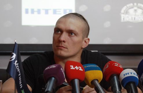 Усик: выходить в ринг против Кличко еще рано Сегодня, 28 апреля, в киевском спорт-баре "Fight House" состоялась пресс-конференция Александра Усика, посв...
