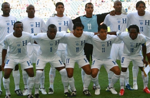 Гондурас первым называет состав на чемпионат мира Наставник сборной Гондураса Луис Фернандо Суарес не стал затягивать с выбором 23 футболистов.