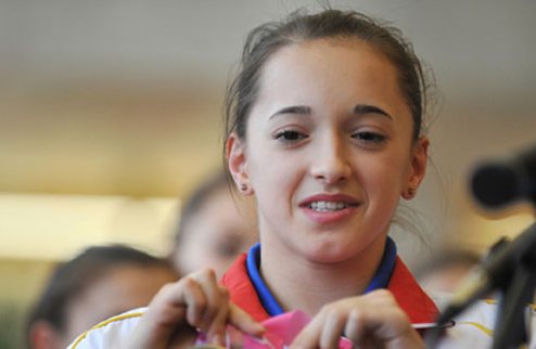 В Софии завершился чемпионат Европы по спортивной гимнастике Ударно выступили румынские гимнастки, завоевавшие во взрослой группе две золотых медали.