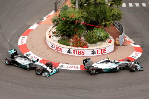 Формула-1. Гран-при Монако. Росберг превращает поул в победу Нико Росберг сдержал натиск Льюиса Хэмилтона и второй раз подряд выиграл Гран-при Монако.