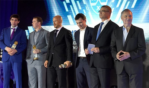 КХЛ. Лауреаты шестого сезона Два игрока хоккейного клуба Донбасс удостоены индивидуальных призов за достижения прошедшего сезона.