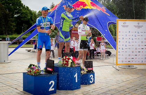 Race Horizon Park. Буц открыл велосипедный уик-энд в Киеве победой Фаворит Виталий Буц из киевской команды Kolls Cycling Team выиграл первую из трех гон...