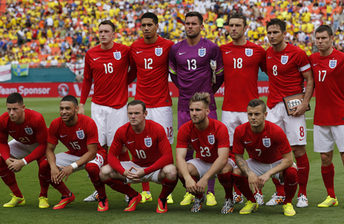 Номера паспортов сборной Англии "гуляют" по всему миру Вчерашний товарищеский матч Эквадора против Англии (2:2) ознаменовался не только результативной н...