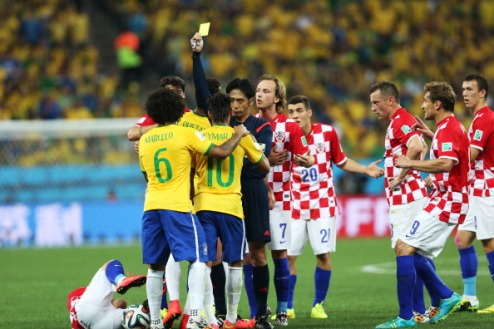 Издержки дебюта О том, что по первому матчу не стоит делать далеко идущих выводов о сборной Бразилии.