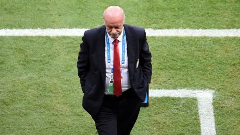 Дель Боске: "Деликатная ситуация" Наставник сборной Испании прокомментировал погром от голландцев в первом матче на чемпионате мира в Бразилии.