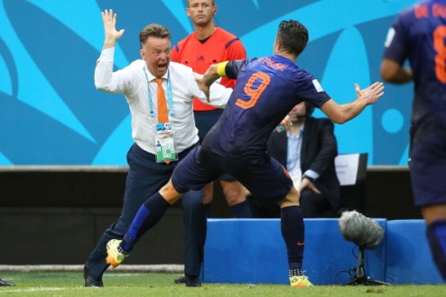Ван Гаал: "Не смогли бы победить испанцев со схемой 4-3-3" Наставник сборной Голландии прокомментировал разгромную победу над чемпионами мира испанцами.