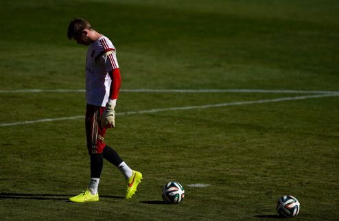 Испания теряет Де Хеа Вратарь Красной Фурии получил повреждение ноги и выбыл на неопределенный срок.