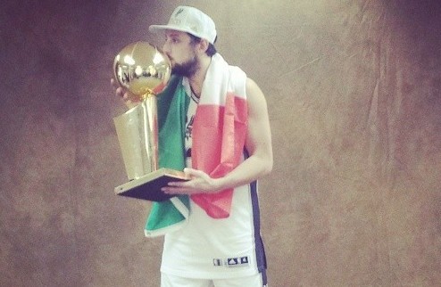 Белинелли – первый итальянский чемпион НБА Защитник Сан-Антонио Марко Белинелли золотыми буквами вписал свое имя в историю итальянского баскетбола.
