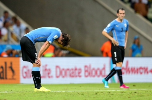 Лугано не сыграет с Англией Уругвайцы потеряли своего капитана из-за травмы колена.