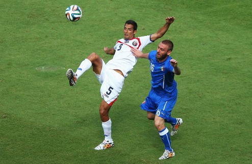 Де Росси может пропустить матч с Уругваем Участие хавбека сборной Италии под сомнением.