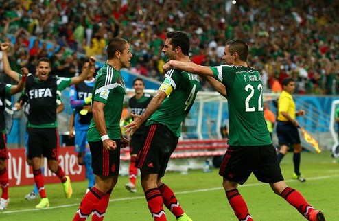 Бразилия вышла навстречу Чили, Нидерланды — Мексике По итогам матчей заключительного тура в группе А определились первые пары 1/8 финала.