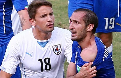 Лугано обрушился на Кьеллини за эпизод с Суаресом Капитан сборной Уругвая не видел укуса со стороны партнера по сборной.