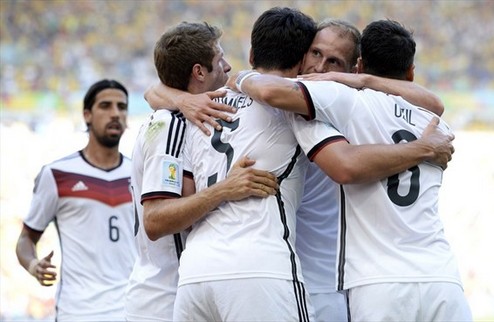Германия одолела Францию Бундестим стал первым полуфиналистом ЧМ-2014.