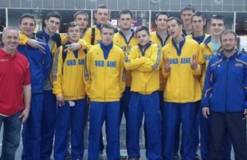 Сборная Украины U-18 сильнее сверстников из Грузии Наша юниорская сборная провела первый спарринг в Грузии. 