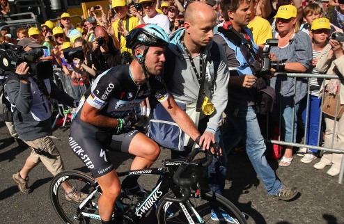 Кэвендиш вывихнул руку Спринтер Omega Pharma-Quick Step Марк Кэвендиш избежал перелома во время завала на финальных метрах первого этапа Тур де Франс.