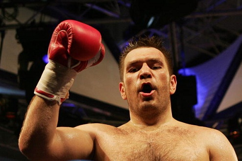 Чагаев вымучивает победу над Окендо Руслан Чагаев завоевал титул "обычного" чемпиона мира по версии WBA в супертяжелом весе. 