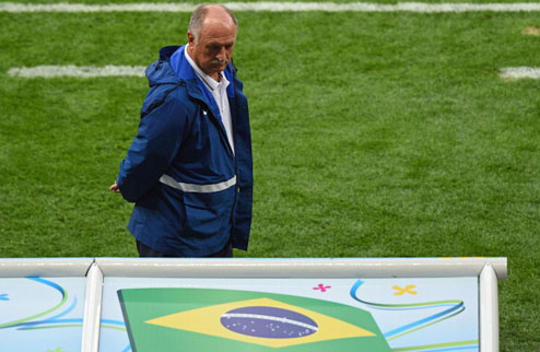 Сколари: "Это было ужасное поражение" Наставник сборной Бразилии прокомментировал разгромное поражение от Германии (1:7) в полуфинале ЧМ.