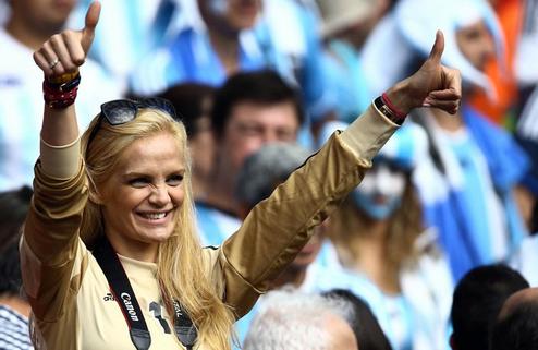Супруга вратаря сборной Аргентины готова на неделю отдать мужа Рианне Эльяна Герсио ответила на пост поп-звезды в твиттере.