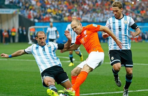 Аргентина проходит в финал ЧМ-2014 Альбиселестес были сильнее голландцев в полуфинале.
