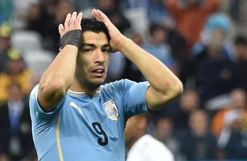 ФИФА оставила в силе дисквалификацию Суареса Форвард сборной Уругвая не сумел избежать наказания.