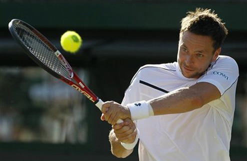 Содерлинг занялся изготовлением теннисных мячей Двукратный финалист Ролан Гаррос Робин Содерлинг раскручивает собственный бренд теннисных мячей.