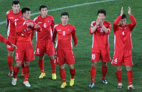 Другой ЧМ: КНДР громит всех на своем пути Новостные каналы Северной Кореи сообщили о выходе национальной сборной в 1/8 финала бразильского мундиаля.