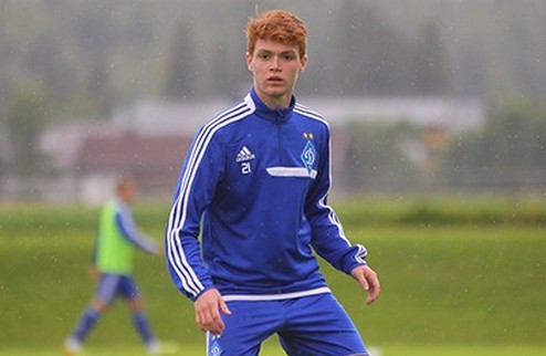 Цыганков присоединился к первой команде Динамо Молодой полузащитник продолжит тренировки с основой.