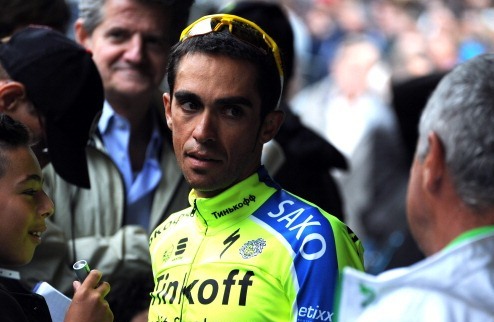 Контадор: "Ел батончик, когда наехал на яму" Накануне двукратный победитель Тур де Франс Альберто Контадор (Tinkoff-Saxo) сошел с гонки, получив серьезн...