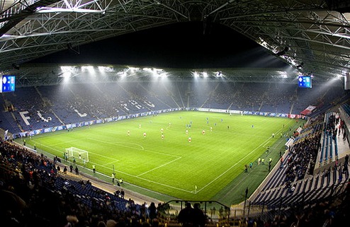Днепр и Черноморец смогут принимать соперников на домашних аренах УЕФА разрешает Днепропетровску и Одессе принимать матчи еврокубков. 