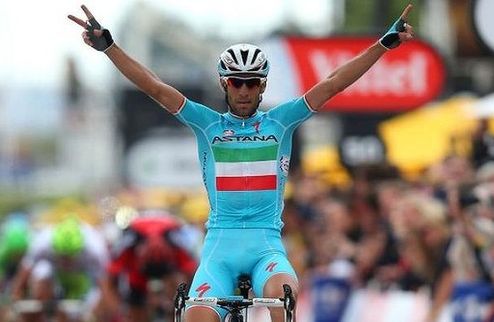 Нибали: "Спокойно реагирую на вопросы о допинге" Винченцо Нибали (Астана), приближаясь к победе на Тур де Франс, в день отдыха ответил на вопросы прессы...